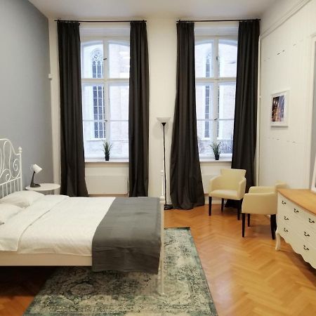 Filinhome Zmaj Jovina Suite Novi Sad Extérieur photo