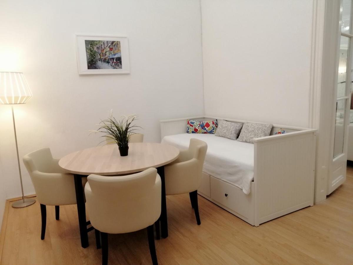 Filinhome Zmaj Jovina Suite Novi Sad Extérieur photo