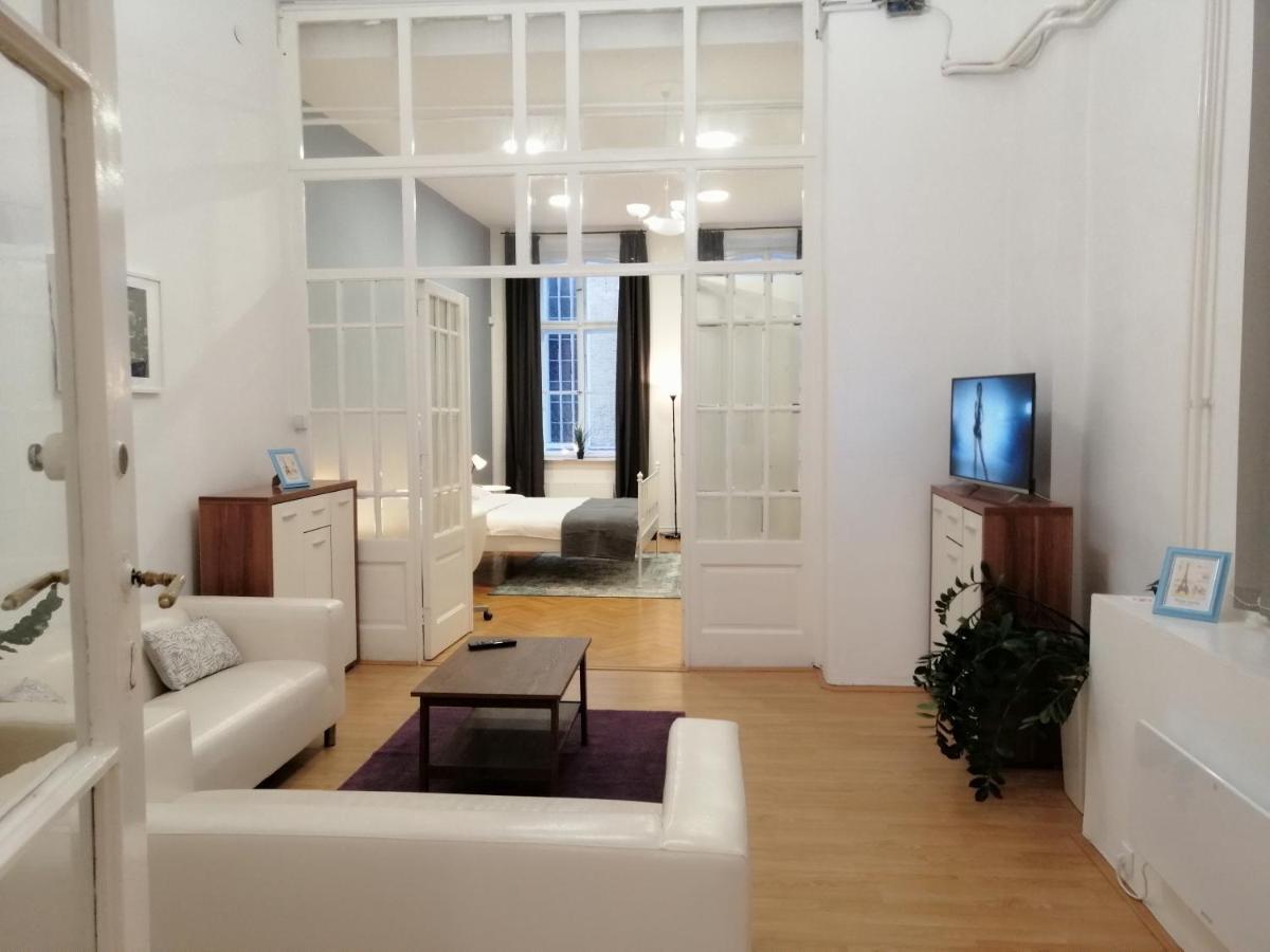 Filinhome Zmaj Jovina Suite Novi Sad Extérieur photo