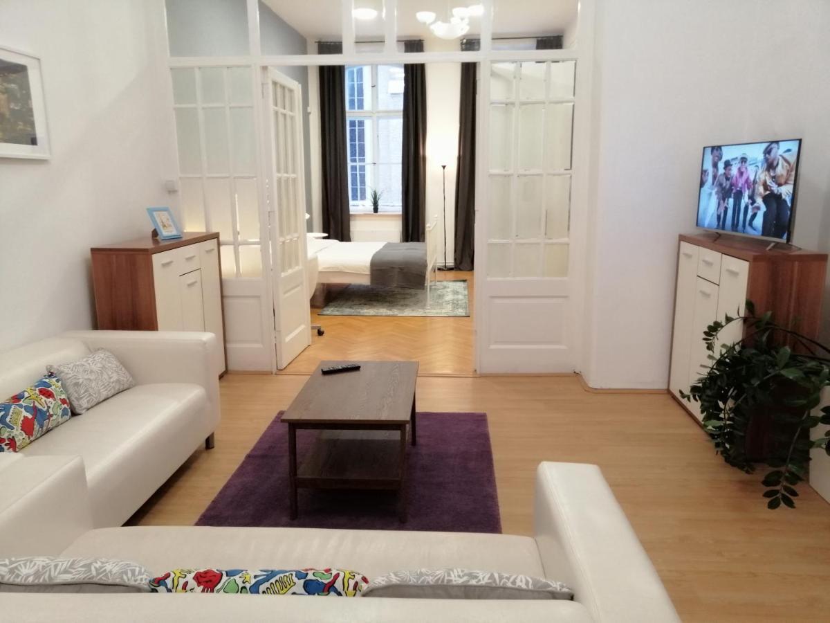 Filinhome Zmaj Jovina Suite Novi Sad Extérieur photo